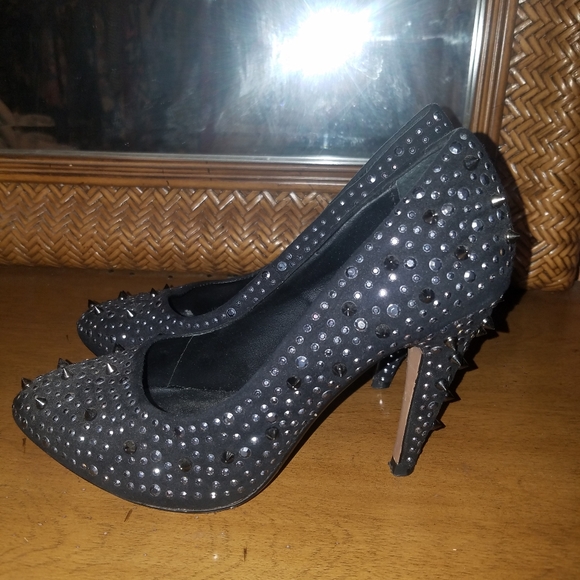 High heels - Picture 2 of 3